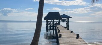 Casa Corazón - Spacious 6 Bedroom Beachfront Villa with Pool & Pier