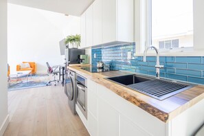 Mikroaaltouuni, uuni, liesi, astianpesukone