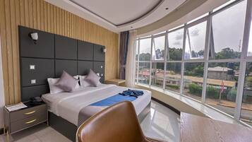 Habitació doble superior, vistes a la ciutat | Wifi gratuïta i roba de llit