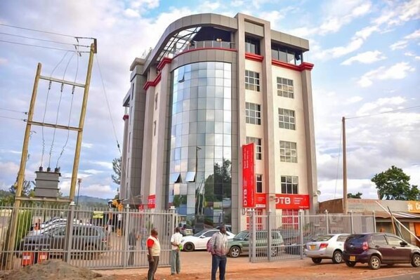 المنشأة من الخارج