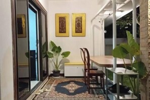 تناول الطعام بالخارج