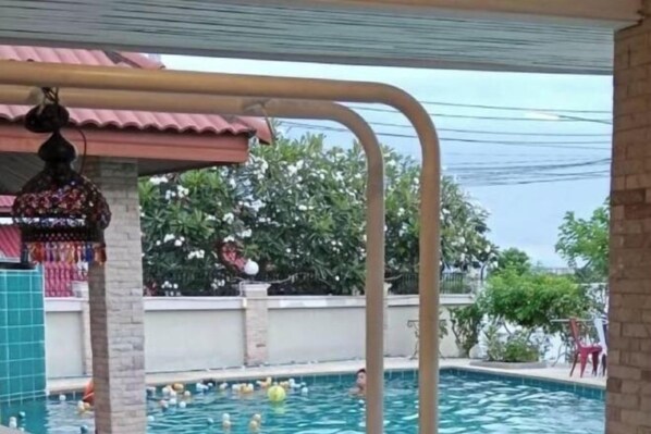 Outdoor pool - Chillin Pattaya (Pattaya)