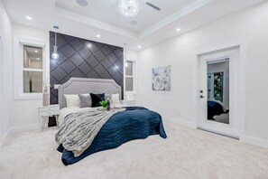 4 habitaciones, escritorio, tabla de planchar con plancha y wifi 