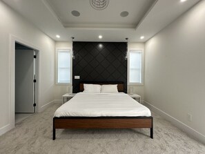 4 habitaciones, escritorio, tabla de planchar con plancha y wifi 