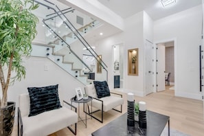 Interior - Luxury 5BR Home | 5 Full Baths | Near Morgan Golf (Surrey)