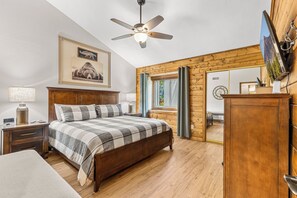 2 soverom, skrivebord, strykejern/-brett og wi-fi (inkludert)