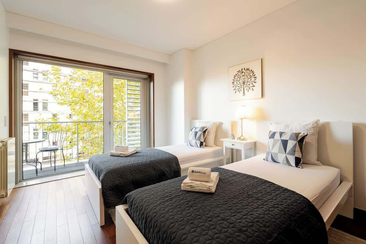 アイロン / アイロン台、旅行用ベビーベッド、WiFi (無料)、ベッドシーツ