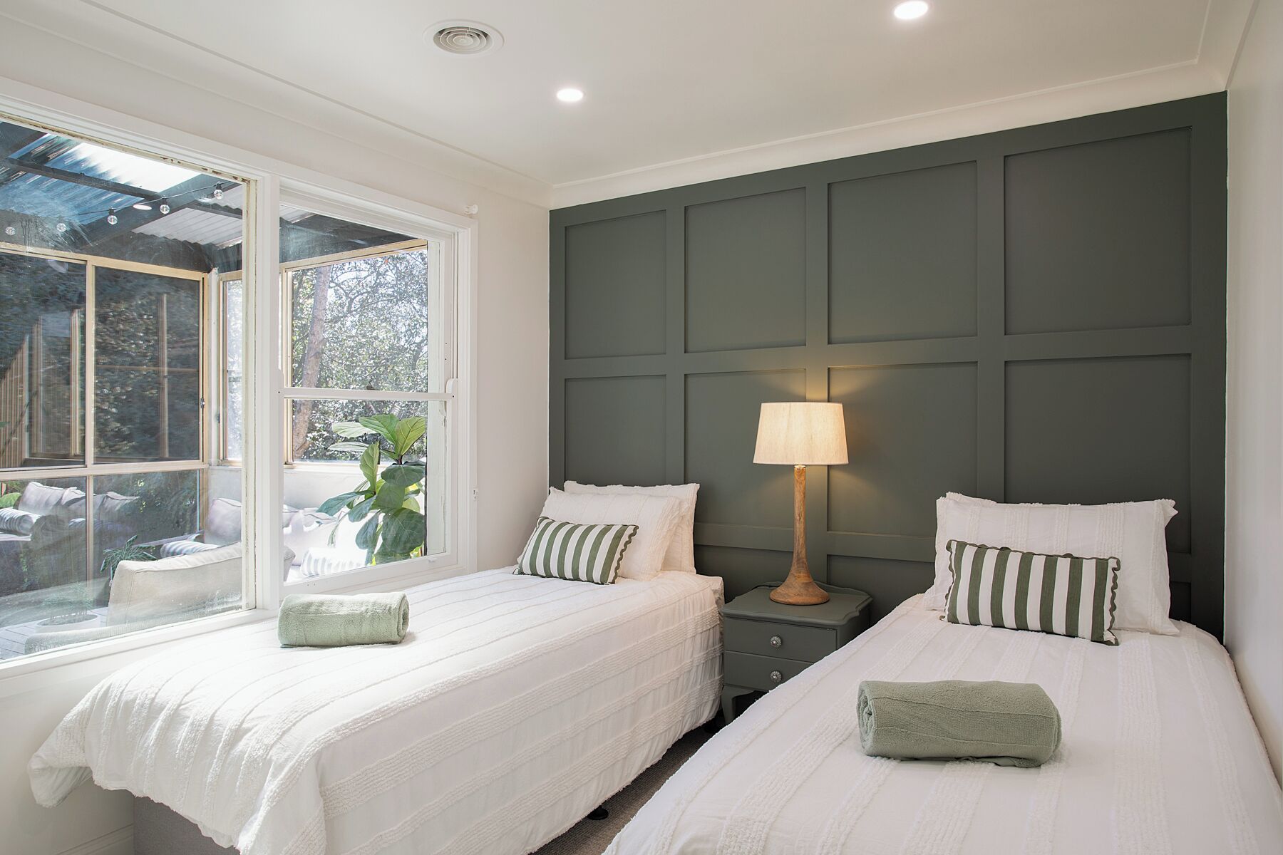 3 habitaciones, tabla de planchar con plancha, internet y ropa de cama 