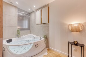 Asciugamani, sapone, carta igienica