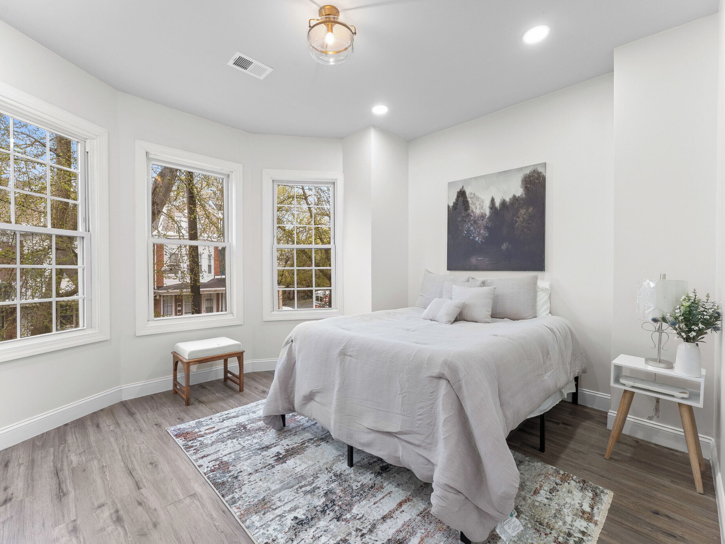 Een strijkplank/strijkijzer, gratis wifi, beddengoed