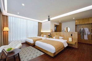 Superior Twin Room, Hill View | Desk, laptop workspace, blackout curtains, free WiFi - Da Le Zhi Ye Homestay (Deqin)
