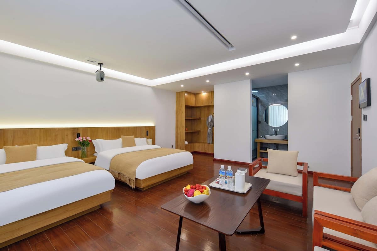 Deluxe Twin Room, Hill View | Desk, laptop workspace, blackout drapes, free WiFi