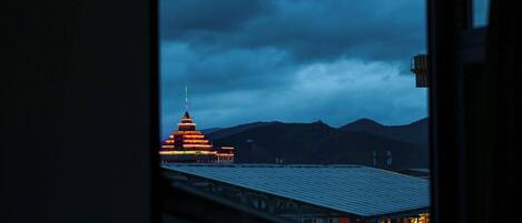 Signature Twin Room, Hill View | View from room