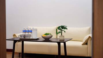 Panorama suite, uitzicht op heuvels | Een bureau, een laptopwerkplek, verduisterende gordijnen, gratis wifi