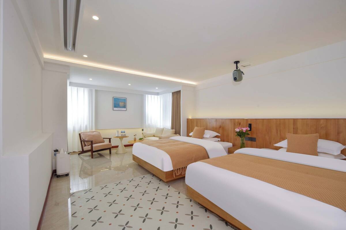 Signature Twin Room, Hill View | Desk, laptop workspace, blackout drapes, free WiFi