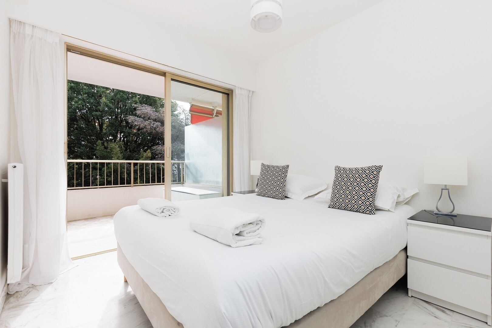 1 soverom, strykejern/-brett, internettilgang og sengetøy