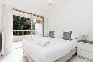 1 bedroom, iron/ironing board, internet, bed sheets