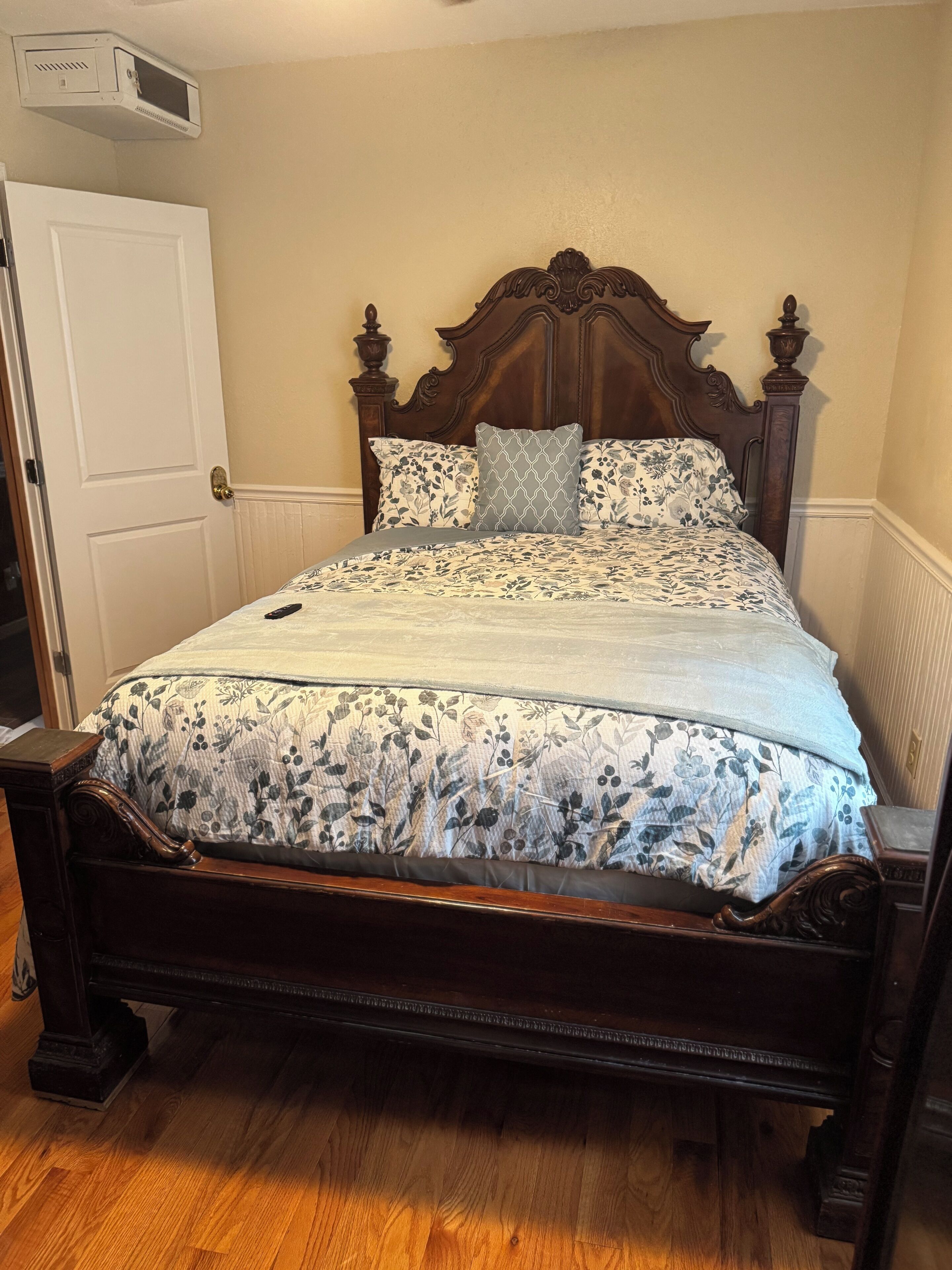 6 bedrooms, WiFi, bed sheets