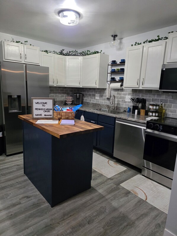 Microwave, oven, stovetop, dishwasher - Recently Remodeled 4-bedroom house in brilliant Topeka (Topeka)