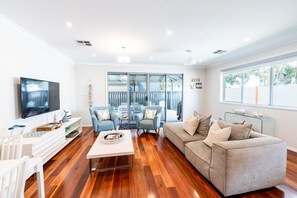 Televisión y estéreo 