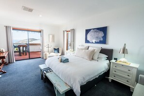 6 bedrooms, iron/ironing board, WiFi, bed sheets - BaeView: Panoramic Group Stay Above Encounter Bay (Encounter Bay)