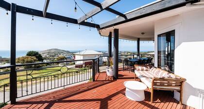 BaeView: Panoramic Group Stay Above Encounter Bay