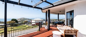 BaeView: Panoramic Group Stay Above Encounter Bay