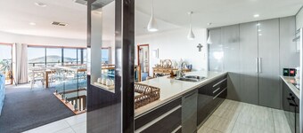 BaeView: Panoramic Group Stay Above Encounter Bay