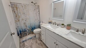 Dusche, Handtücher, Seife, Toilettenpapier