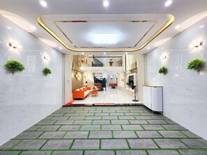 ห้องดีลักซ์, ระเบียง, วิวเมือง | บริเวณประตูทางเข้า