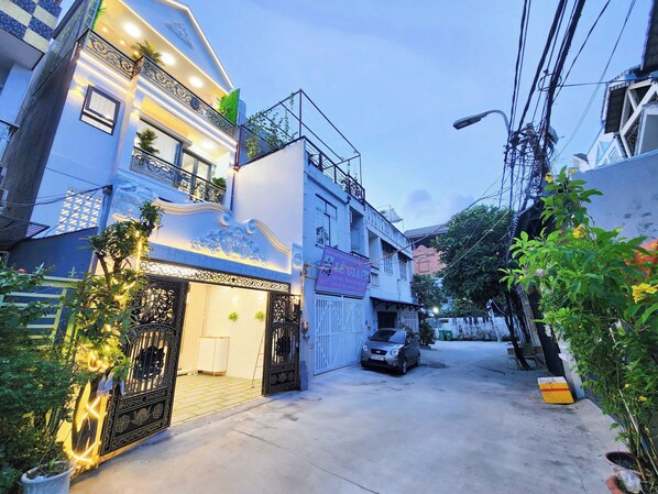 ด้านหน้าที่พัก