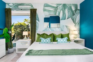 Desk, iron/ironing board, travel cot, WiFi