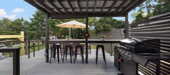 Steps from Boone Lake - 3BR home with hot tub