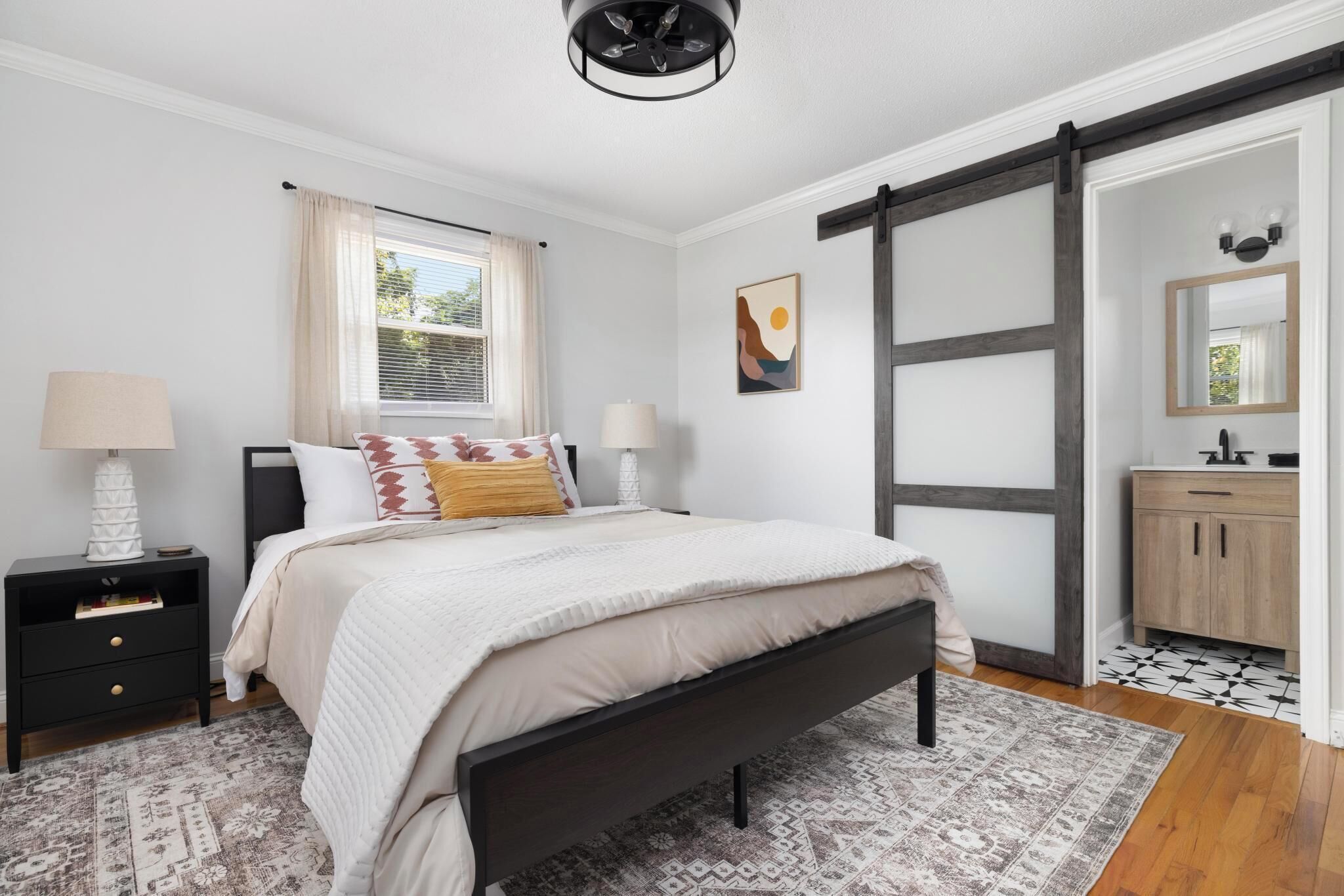 3 bedrooms, iron/ironing board, WiFi, bed sheets