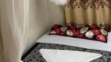 Habitación individual Deluxe, vista al jardín | Wifi gratis y ropa de cama