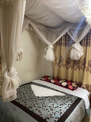 Habitació individual Deluxe, vistes al jardí | Wifi gratuïta i roba de llit 