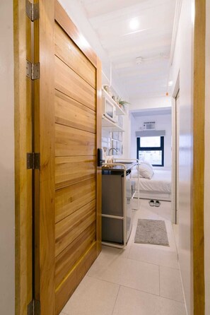 Desk, laptop workspace, free WiFi - Canopyproperties (Makati City)