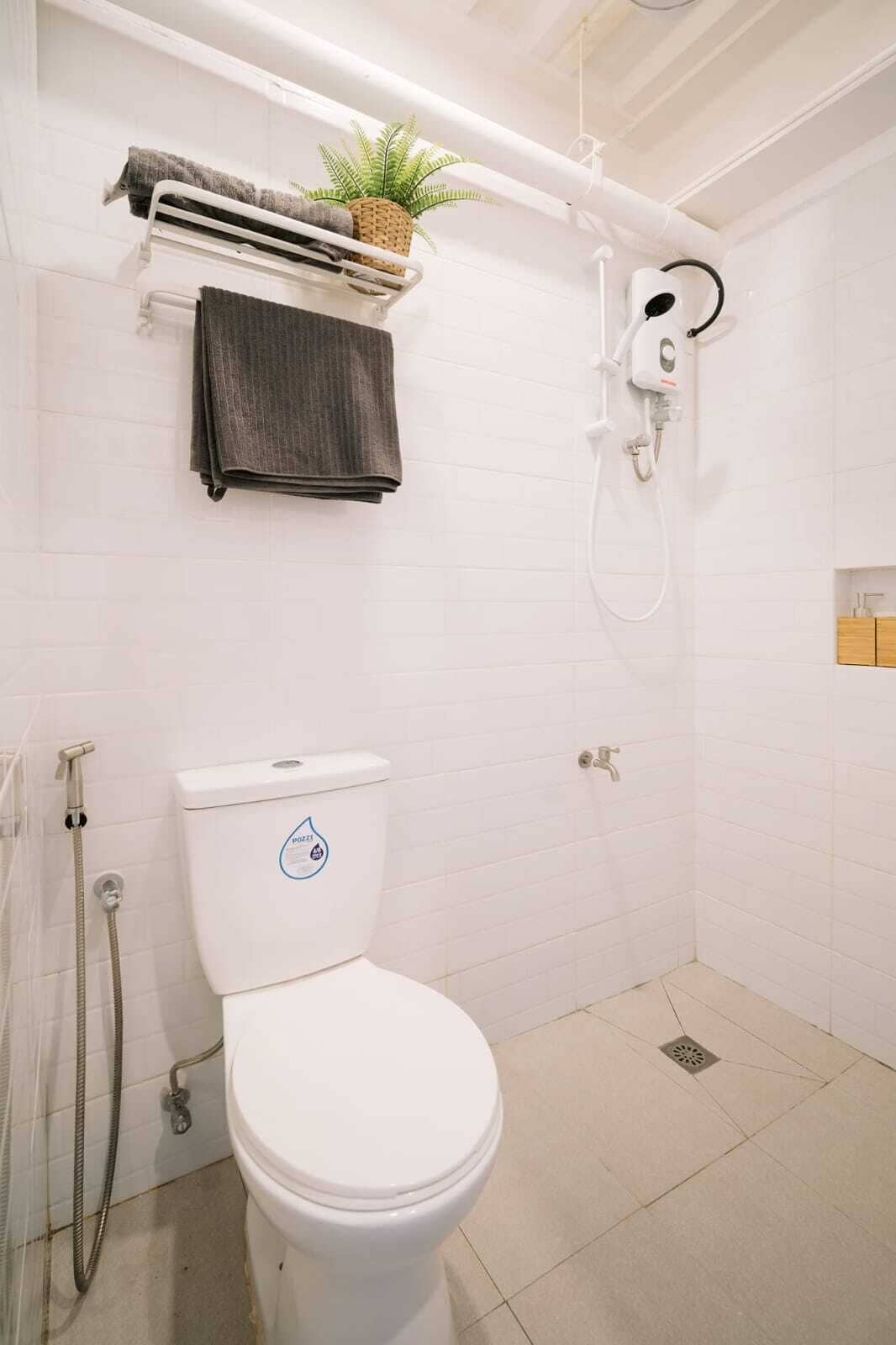 Shower, towels, soap, shampoo