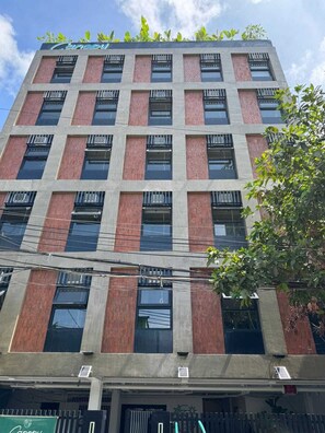 Front of property - Canopyproperties (Makati City)