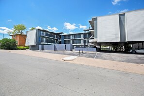 Exterior - Cozy Studio Walk to UT & Moody 7 Min to ACL (Austin)