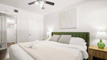 1 quarto, escrivaninha, ferros/tábuas de passar roupa, Wi-Fi de cortesia