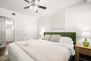 1 quarto, escrivaninha, ferros/tábuas de passar roupa, Wi-Fi de cortesia