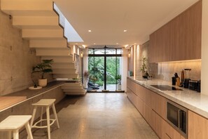 Deluxe Villa, Private Pool, Pool View | Private kitchen - Villa Nakula 6 by Alfred in Bali (Kerobokan)