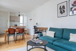 TV, stereo - Blueground | Gros-Caillou, view, nr Eiffel Tower (Paris)