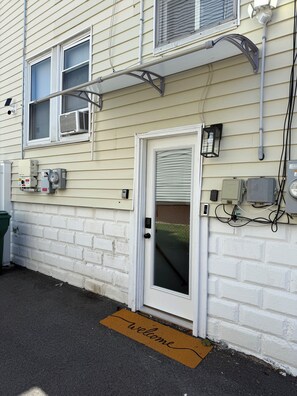 Exterior detail - Comfy 2 Beds+1 Bath+Parking 13 mins from Boston (Medford)