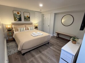 2 chambres, fer et planche à repasser, Wi-Fi, draps fournis