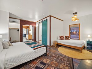 8 chambres, fer et planche à repasser, Wi-Fi, draps fournis