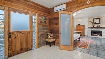 8 bedrooms, iron/ironing board, WiFi, bed sheets