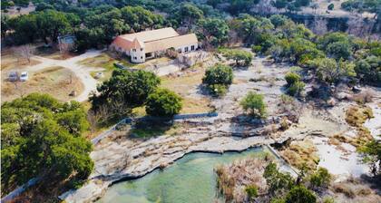 Castle Experience! Peacocks, Sauna, Pool/Hot Tub, Creek with swimming hole