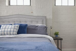 1 slaapkamer, een strijkplank/strijkijzer, wifi, beddengoed